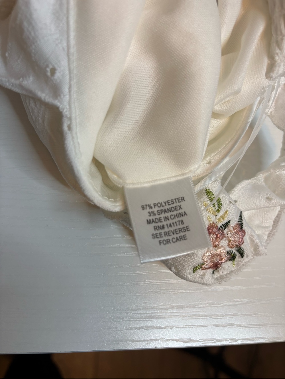 White Eyelet Floral Square-Neck Tank Top Kirious Los Angeles  Size Medium - Picture 6 of 7